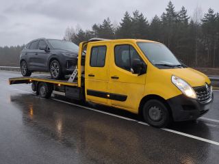 Auto elektryczne wciągnięte na platformę lawety – Leszno