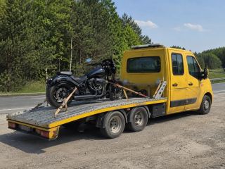 Transport motocykla na lawecie latem – Leszno